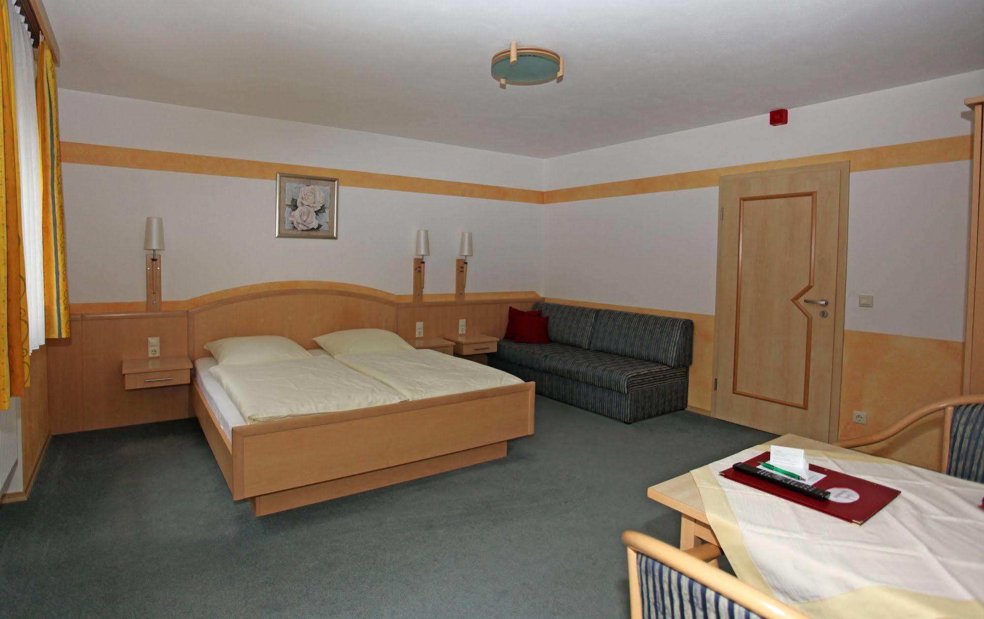 Hotel Garni Hopfengold Wolnzach Exterior photo
