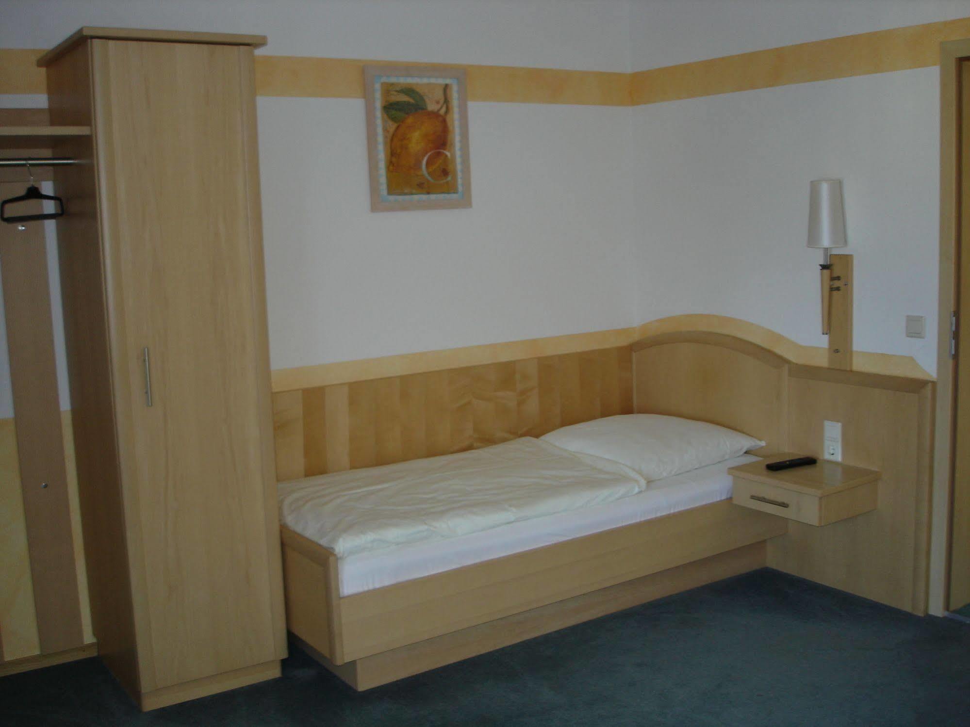 Hotel Garni Hopfengold Wolnzach Exterior photo